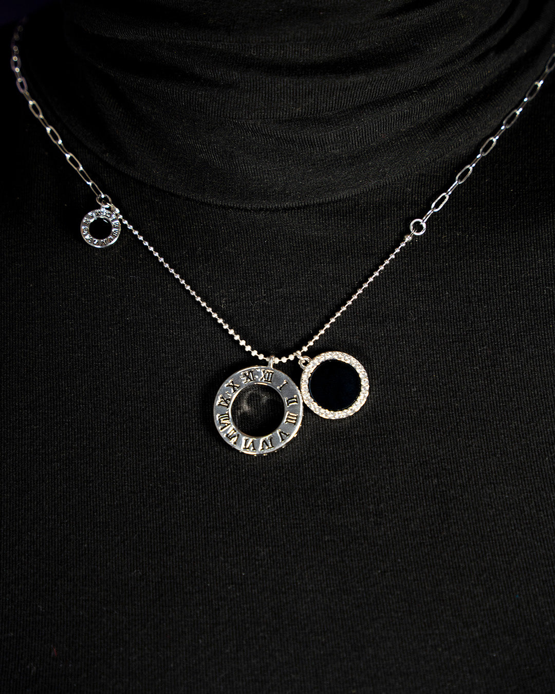 Halo Circles Black Necklace